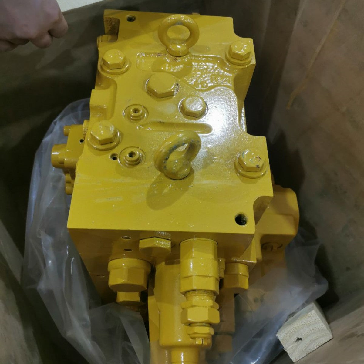 Main Control Valve 7234-62-0502 for Komatsu Excavator PC220-7